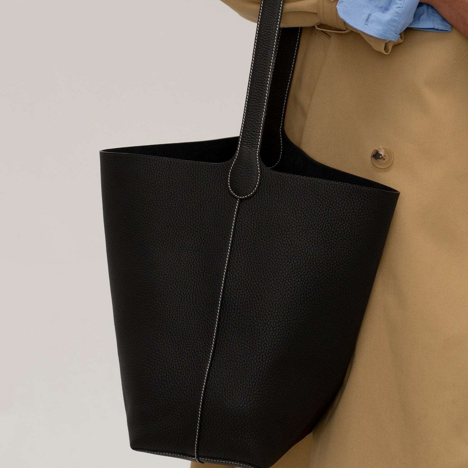 Hpai Medium Binah Bucket Bag in Leather - Black