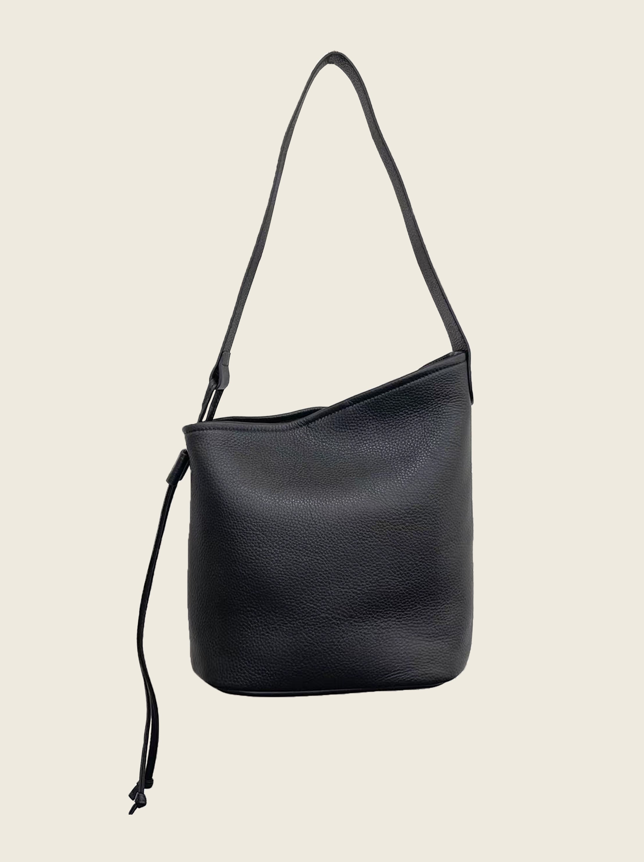 Minimalist top-grain cowhide bucket bag