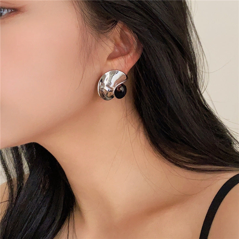 Light luxury metal half-covered earrings