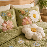 H.PAI Daisy Floral Quilted 3-Piece Bedding Set – Luxury Quilted Bedding with Matching Pillow Shams