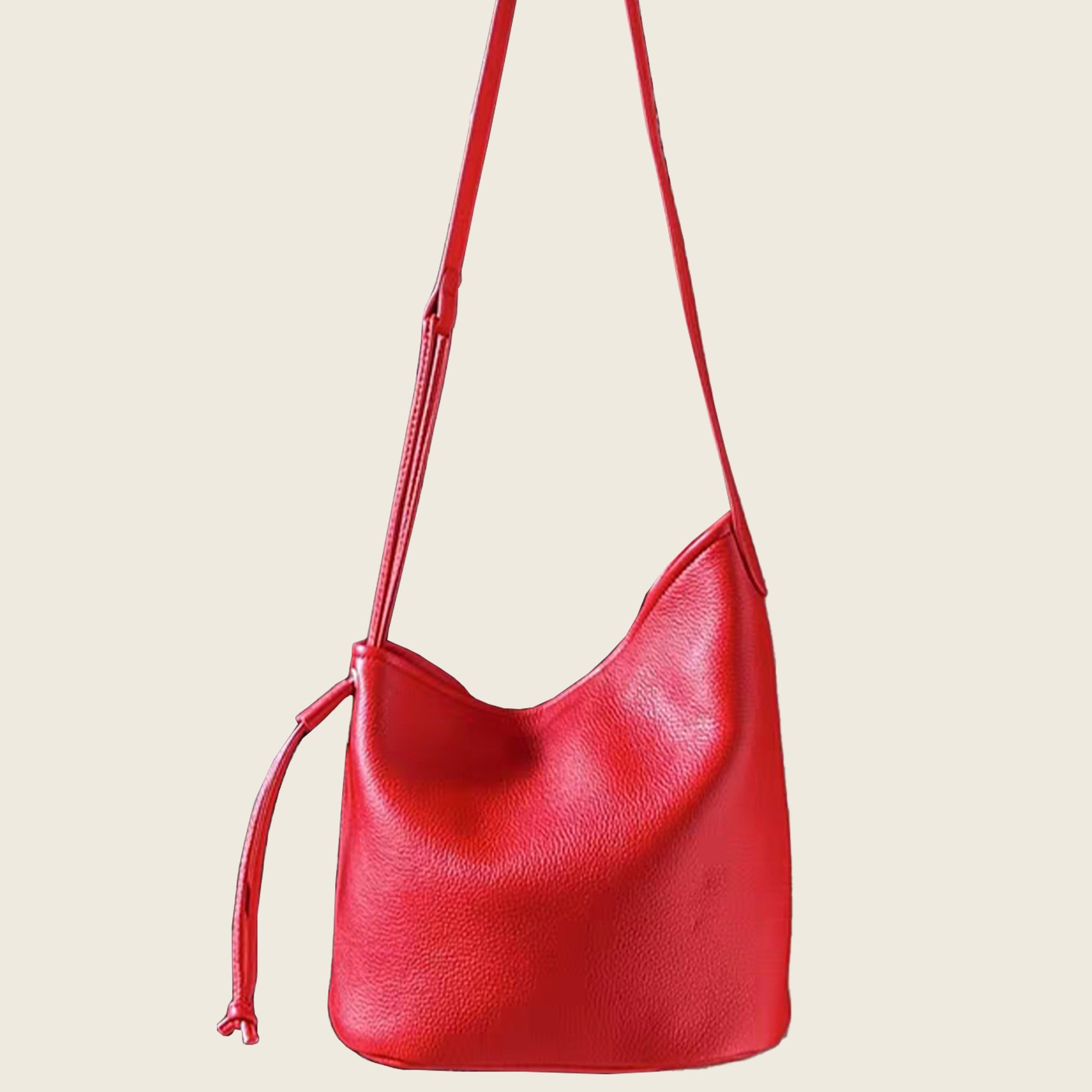 Minimalist top-grain cowhide bucket bag